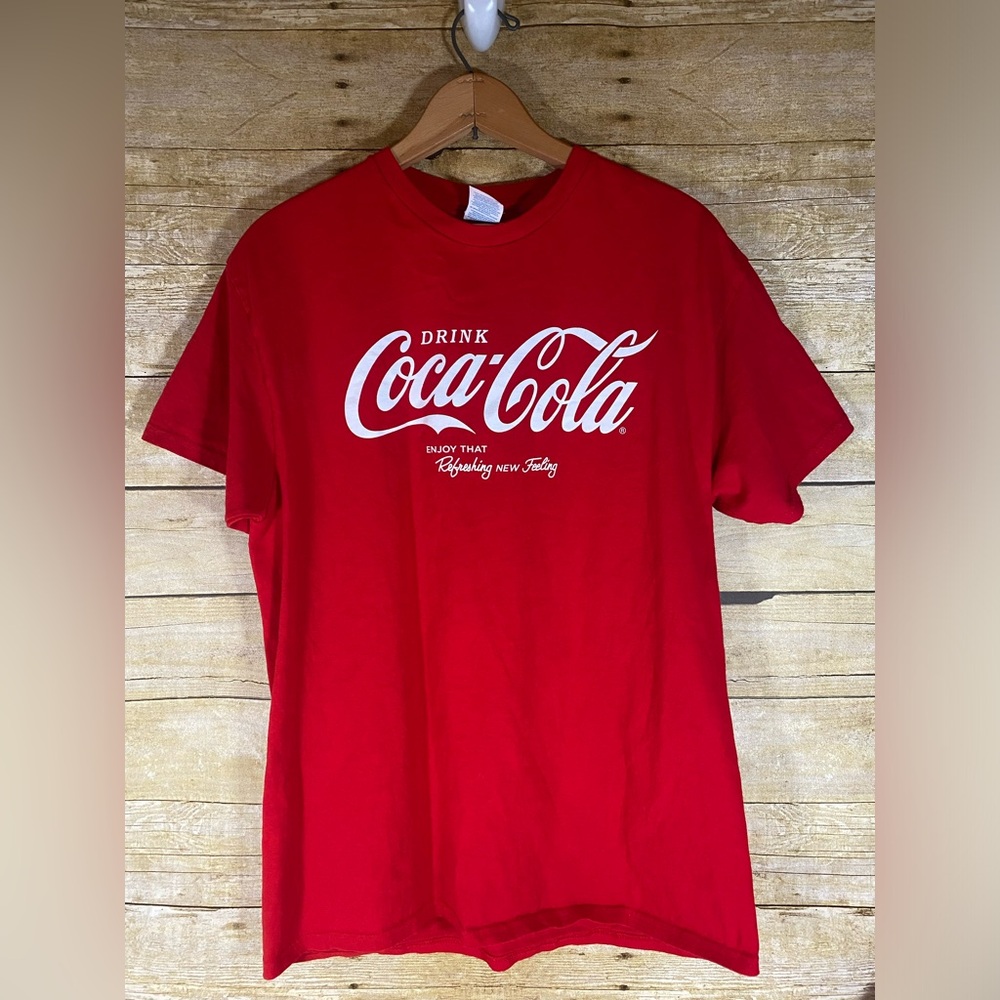 Delta Adult Size L Red White Coca-Cola Logo Short Sleeve Crew Neck T-Shirt